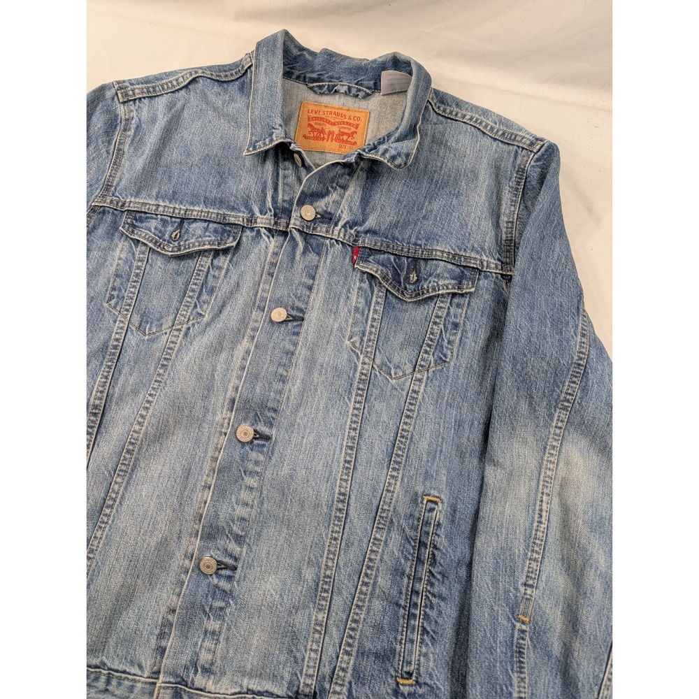 Levis Mens Trucker Jacket Light Wash Blue Denim Button Front XL Trucker